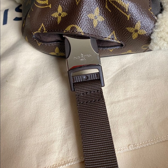 Louis Vuitton Marc Newson Sherling Fleece Backpac - Picture 15 of 16